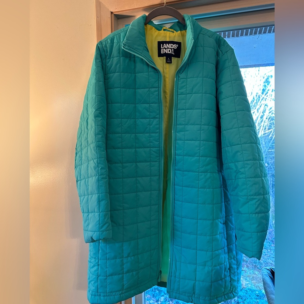Lands’ End (NWOT) quilted light puffer coat.